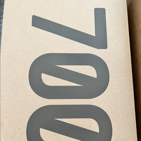 Adidas Yeezy 700 V3 Azael - Picture 9 of 10